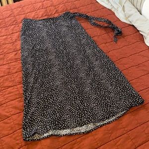 Women’s black and white wrap skirt